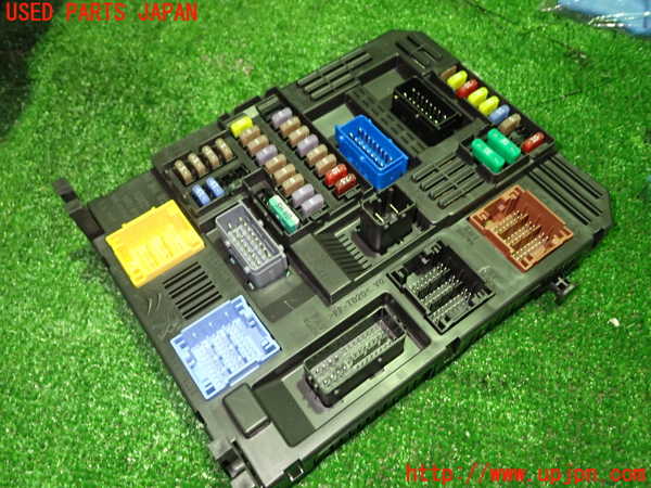 1UPJ-28156741]シトロエン・C3 エアクロス(A8HN05)ヒューズボックス1 中古_m0001.jpg