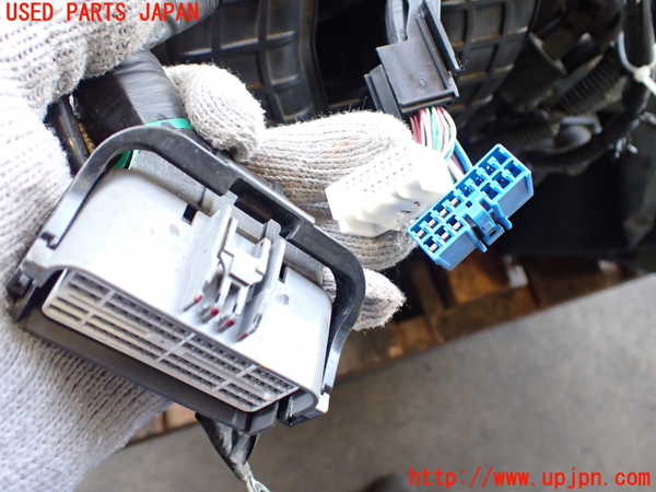 2UPJ-28202010]アウトランダーPHEV(GG2W)エンジン 4B11-S61-Y61 4WD 中古_m0003.jpg