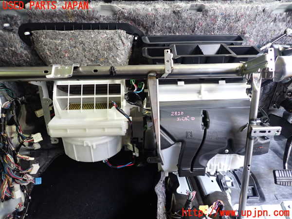 2UPJ-28206081]アウトランダーPHEV(GG2W)エバポレーター1 中古_m0001.jpg