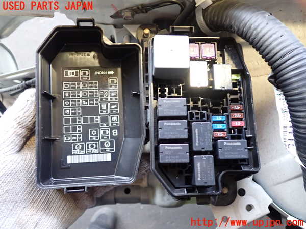 2UPJ-28206741]アウトランダーPHEV(GG2W)ヒューズボックス1 中古_m0002.jpg