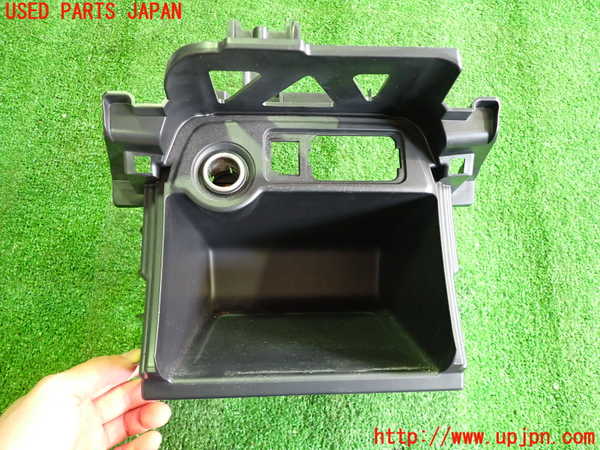 2UPJ-28207841]アウトランダーPHEV(GG2W)小物入れ1 中古_m0001.jpg