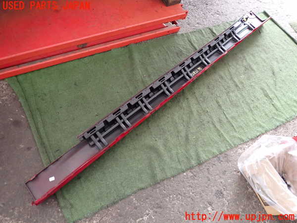 2UPJ-28211390]アルファロメオ・ジュリア(95220)右サイドステップ 中古_m0004.jpg