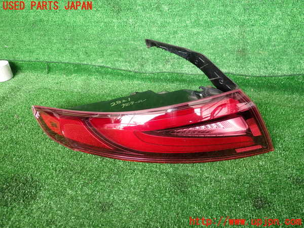 2UPJ-28211536]アルファロメオ・ジュリア(95220)左テールランプ 中古_m0001.jpg