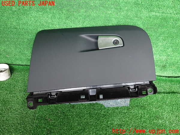2UPJ-28217516]アルファロメオ・ジュリア(95220)グローブボックス1 中古_m0001.jpg