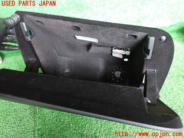 2UPJ-28217516]アルファロメオ・ジュリア(95220)グローブボックス1 中古_m0002.jpg