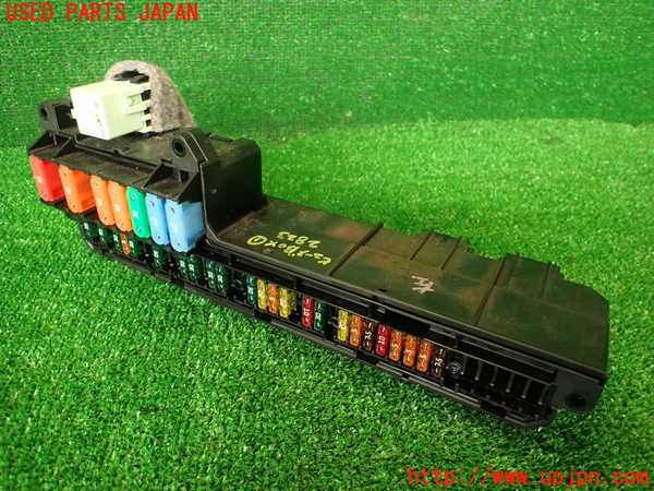 クルマエビ 2UPJ-28236741]BMW 650i カブリオレ(EK48)ヒューズボックス1 中古 E64