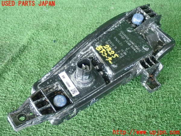 2UPJ-28251152]エスクード(YEH1S)左コーナーランプ 中古_m0002.jpg