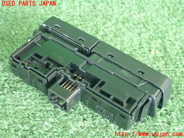 2UPJ-28256290]エスクード(YEH1S)ハザードスイッチ 中古_m0002.jpg