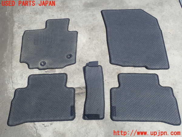 2UPJ-28257800]エスクード(YEH1S)フロアマット 中古_m0002.jpg