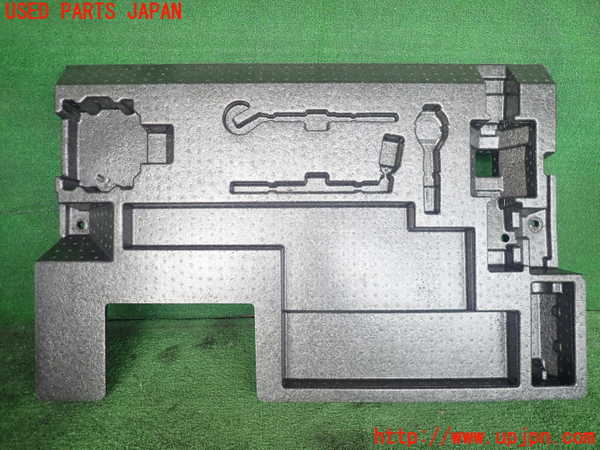 2UPJ-28257772]エスクード(YEH1S)ラゲッジトレイ2 中古_m0001.jpg