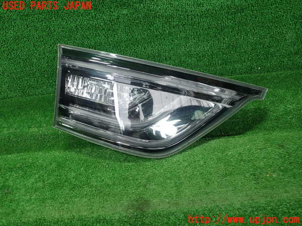 5UPJ-28261552]ハリアー(ZSU65W)左リアフィニッシャー 中古_m0001.jpg