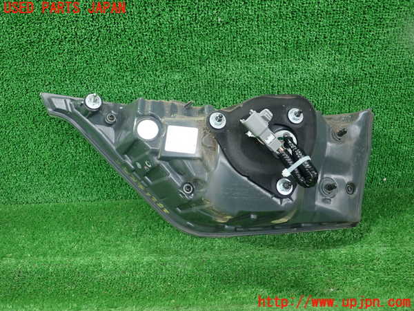 5UPJ-28261552]ハリアー(ZSU65W)左リアフィニッシャー 中古_m0002.jpg