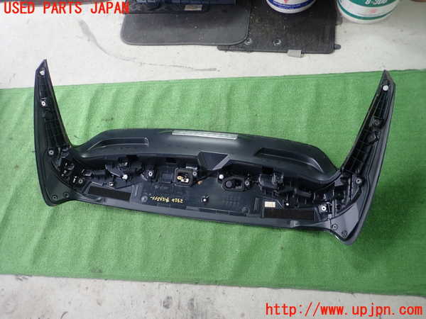 1UPJ-28261520]ハリアー(ZSU65W)リアスポイラー 中古_m0004.jpg