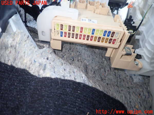 1UPJ-28266742]ハリアー(ZSU65W)ヒューズボックス2 中古_m0002.jpg