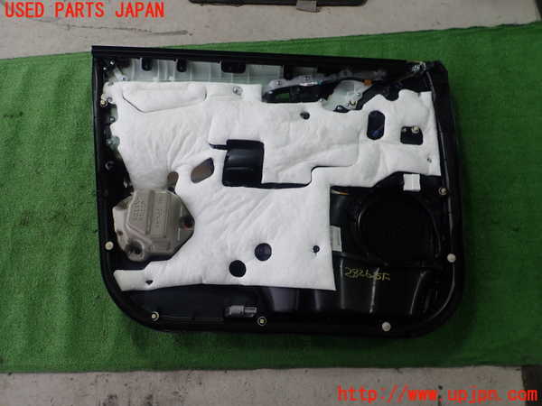 1UPJ-28261234]ハリアー(ZSU65W)右前ドア内張り 中古_m0003.jpg
