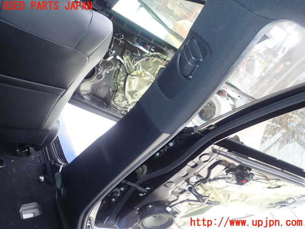1UPJ-28267665]ハリアー(ZSU65W)右センターピラートリム 中古_m0001.jpg