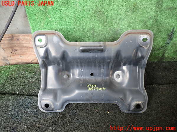 5UPJ-28271700]ジムニー(JB64W)スペアタイヤキャリア 中古_m0002.jpg