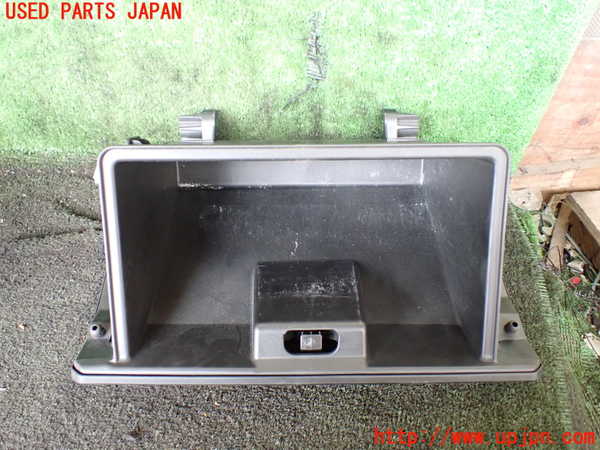1UPJ-28277516]ジムニー(JB64W)グローブボックス1 中古_m0003.jpg