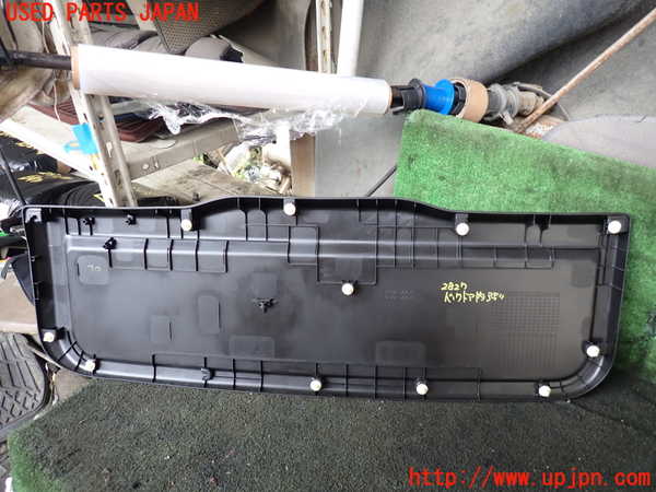 5UPJ-28271578]ジムニー(JB64W)バックドア内張り 中古_m0002.jpg