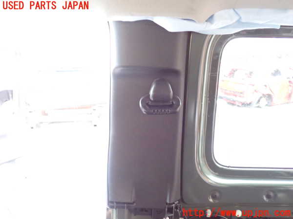 1UPJ-28277665]ジムニー(JB64W)右センターピラートリム 中古_m0001.jpg