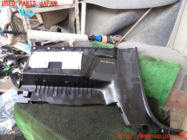1UPJ-28277675]ジムニー(JB64W)右リアピラートリム 中古_m0002.jpg