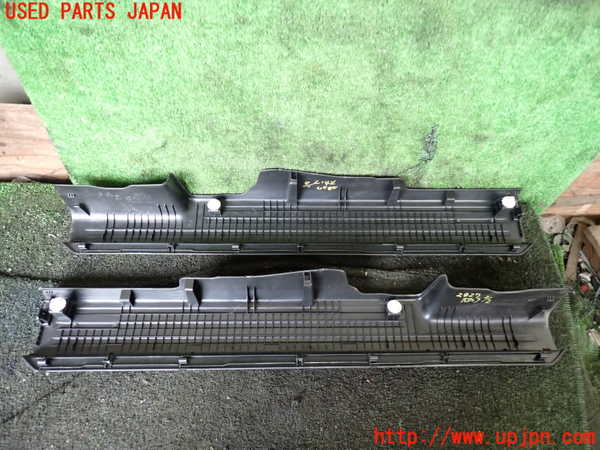 1UPJ-28277740]ジムニー(JB64W)スカッフプレート 中古_m0002.jpg