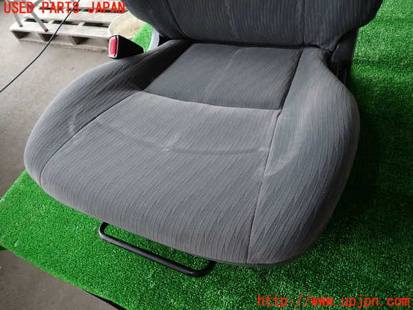 2UPJ-28307065]ハイエースバン200系(TRH200V)助手席シート 中古_m0002.jpg