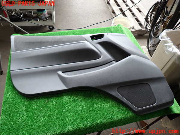 2UPJ-28301264]ハイエースバン200系(TRH200V)左前ドア内張り ジャンク品 中古_m0001.jpg