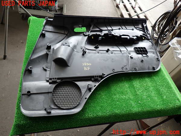2UPJ-28301264]ハイエースバン200系(TRH200V)左前ドア内張り ジャンク品 中古_m0005.jpg