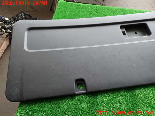 2UPJ-28301578]ハイエースバン200系(TRH200V)バックドア内張り 中古_m0002.jpg