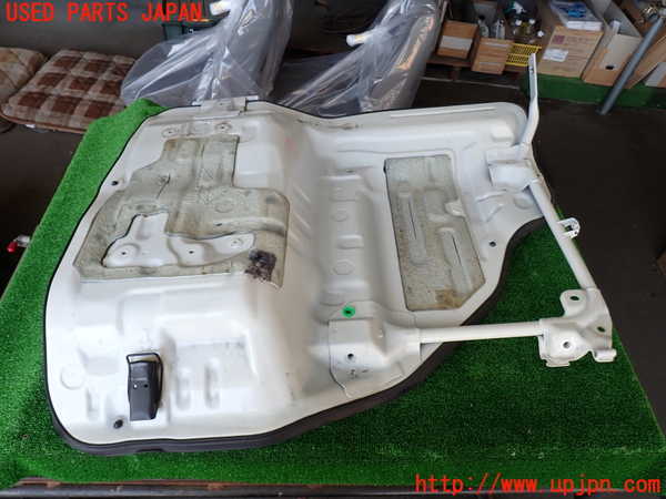 2UPJ-28312160]ハイエースバン200系(KDH206V)エンジンアッパーカバー 中古_m0001.jpg