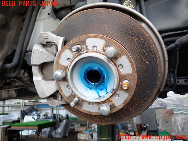 2UPJ-28314290]ハイエースバン200系(KDH206V)右フロントナックルハブ ジャンク品 中古_m0001.jpg