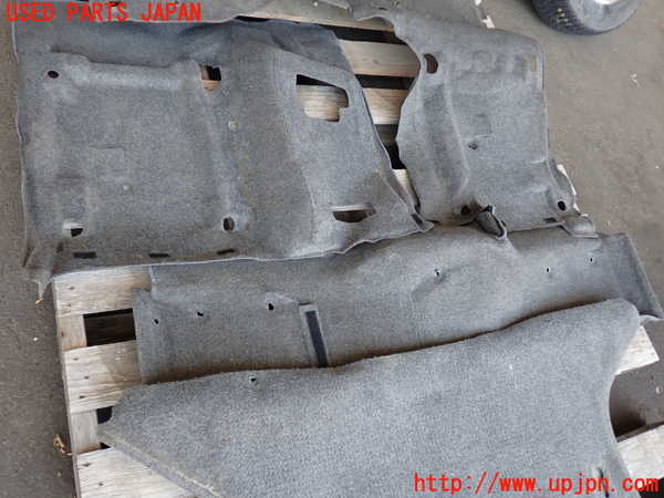 2UPJ-28317795]ハイエースバン200系(KDH206V)フロアーカーペット 中古_m0004.jpg