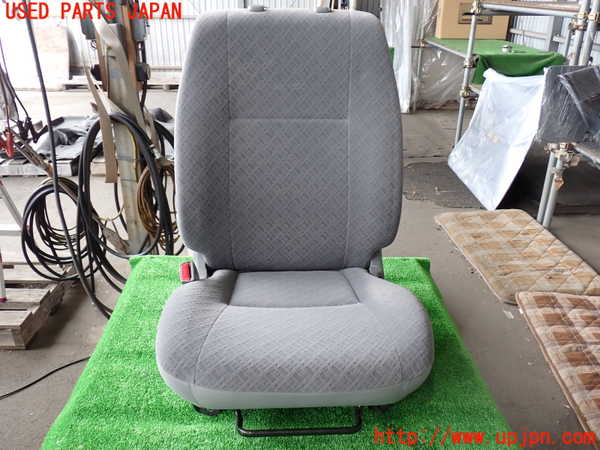 2UPJ-28317065]ハイエースバン200系(KDH206V)助手席シート 中古_m0001.jpg