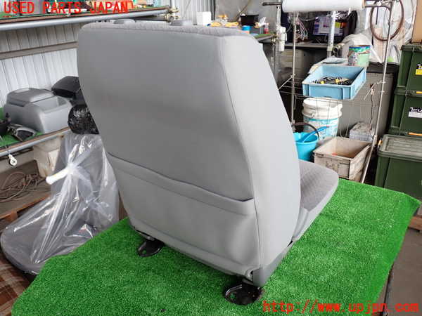 2UPJ-28317065]ハイエースバン200系(KDH206V)助手席シート 中古_m0004.jpg