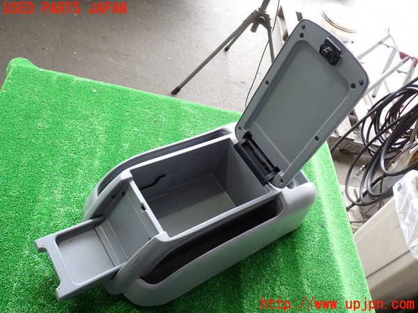 2UPJ-28317540]ハイエースバン200系(KDH206V)センターコンソール 中古_m0002.jpg