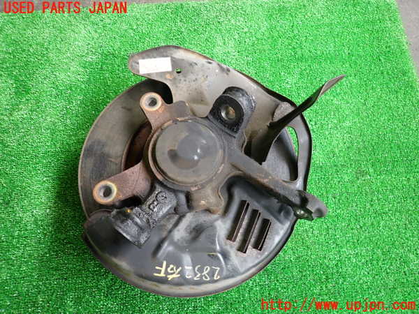 2UPJ-28324290]ソアラ(JZZ31)右フロントナックルハブ 中古_m0001.jpg