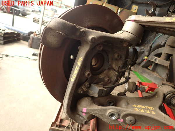 2UPJ-28334290]マセラティ・クアトロポルテ(MQP)右フロントナックルハブ 中古_m0002.jpg