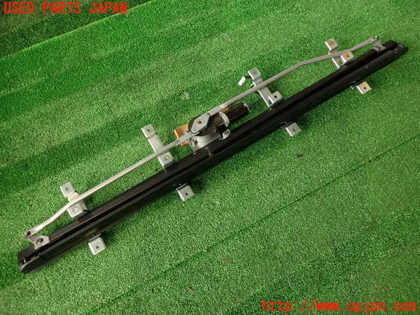 2UPJ-28337790]マセラティ・クアトロポルテ(MQP)リアサンシェード 中古_m0001.jpg