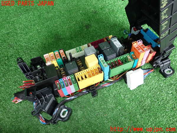 2UPJ-28346742]ベンツ CLA250 4MATIC シューティングブレーク(117951)(117)ヒューズボックス2 中古_m0002.jpg