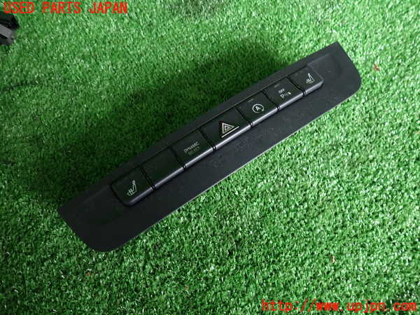 2UPJ-28346290]ベンツ CLA250 4MATIC シューティングブレーク(117951)(117)ハザードスイッチ 中古_m0001.jpg