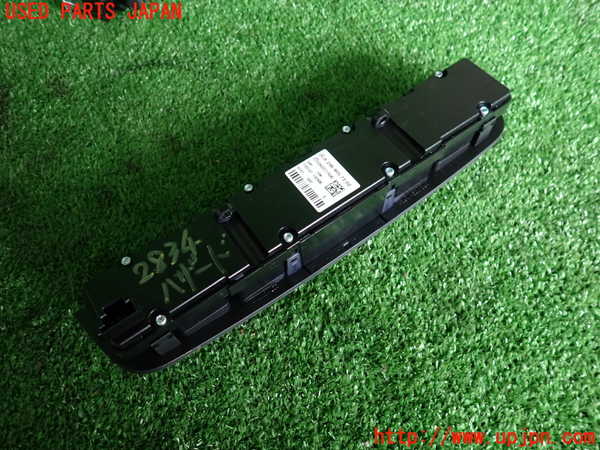 2UPJ-28346290]ベンツ CLA250 4MATIC シューティングブレーク(117951)(117)ハザードスイッチ 中古_m0002.jpg