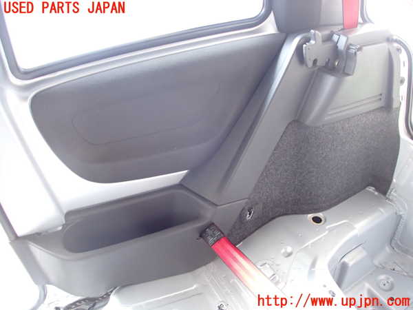 2UPJ-28387675]VW ルポGTI(6EAVY)右リアピラートリム 中古_m0003.jpg