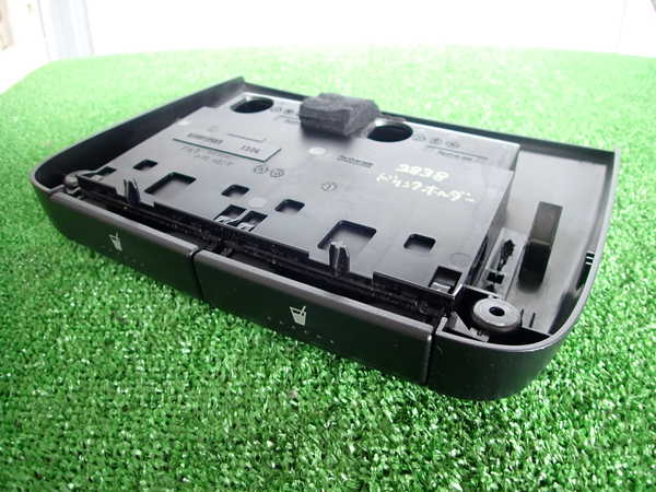 5UPJ-28387810]VW ルポGTI(6EAVY)ドリンクホルダー 中古_m0001.jpg