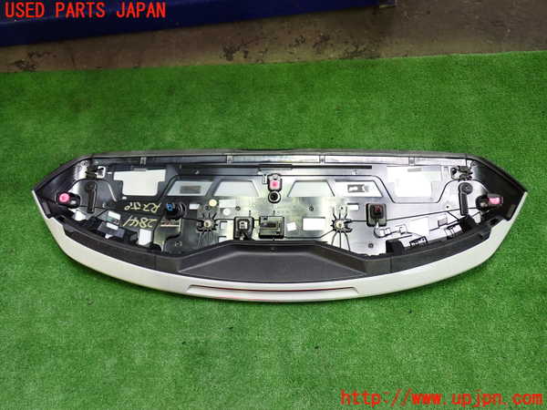 1UPJ-28411520]ベンツ A200 d w177(177012)リアスポイラー 中古_m0004.jpg