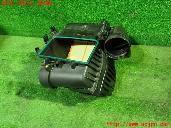1UPJ-28412560]ベンツ A200 d w177(177012)エアクリーナーボックス 中古_m0001.jpg