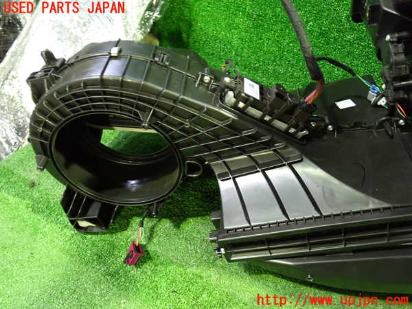 1UPJ-28416081]ベンツ A200 d w177(177012)エバポレーター1 中古_m0003.jpg