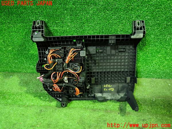 1UPJ-28416741]ベンツ A200 d w177(177012)ヒューズボックス1 中古_m0003.jpg