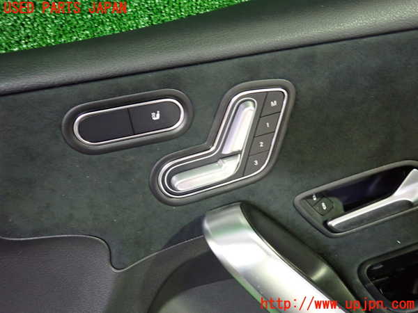 1UPJ-28411234]ベンツ A200 d w177(177012)右前ドア内張り 中古_m0002.jpg