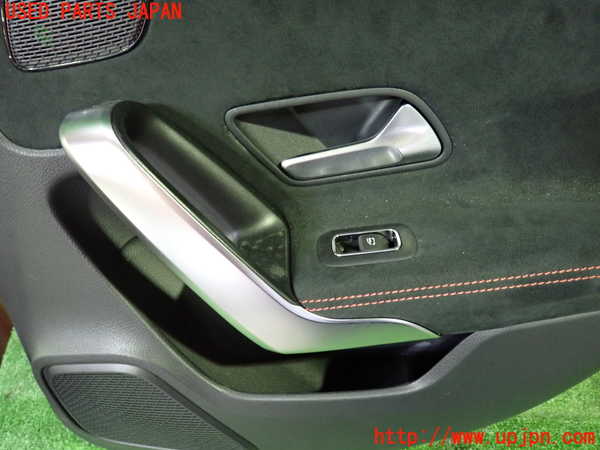 1UPJ-28411294]ベンツ A200 d w177(177012)右後ドア内張り 中古_m0002.jpg